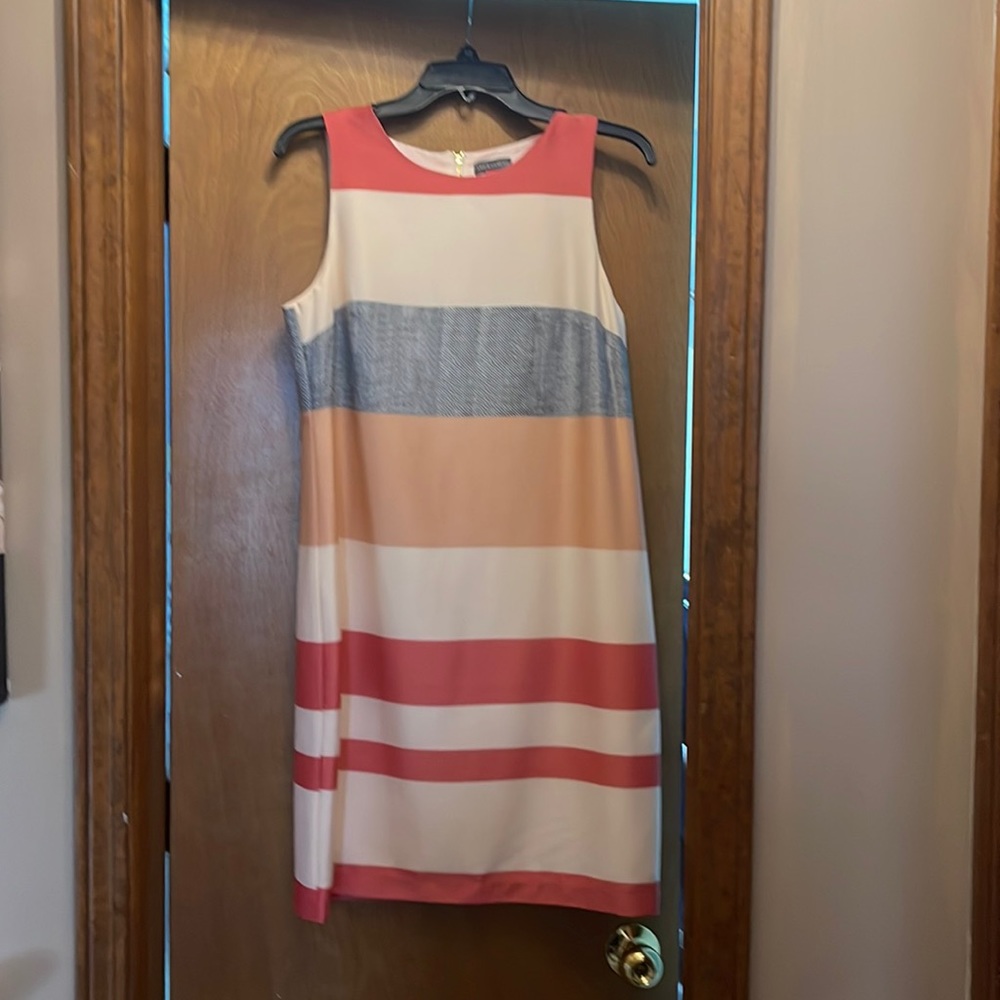 Womens size 4 Vince Camuto Dress